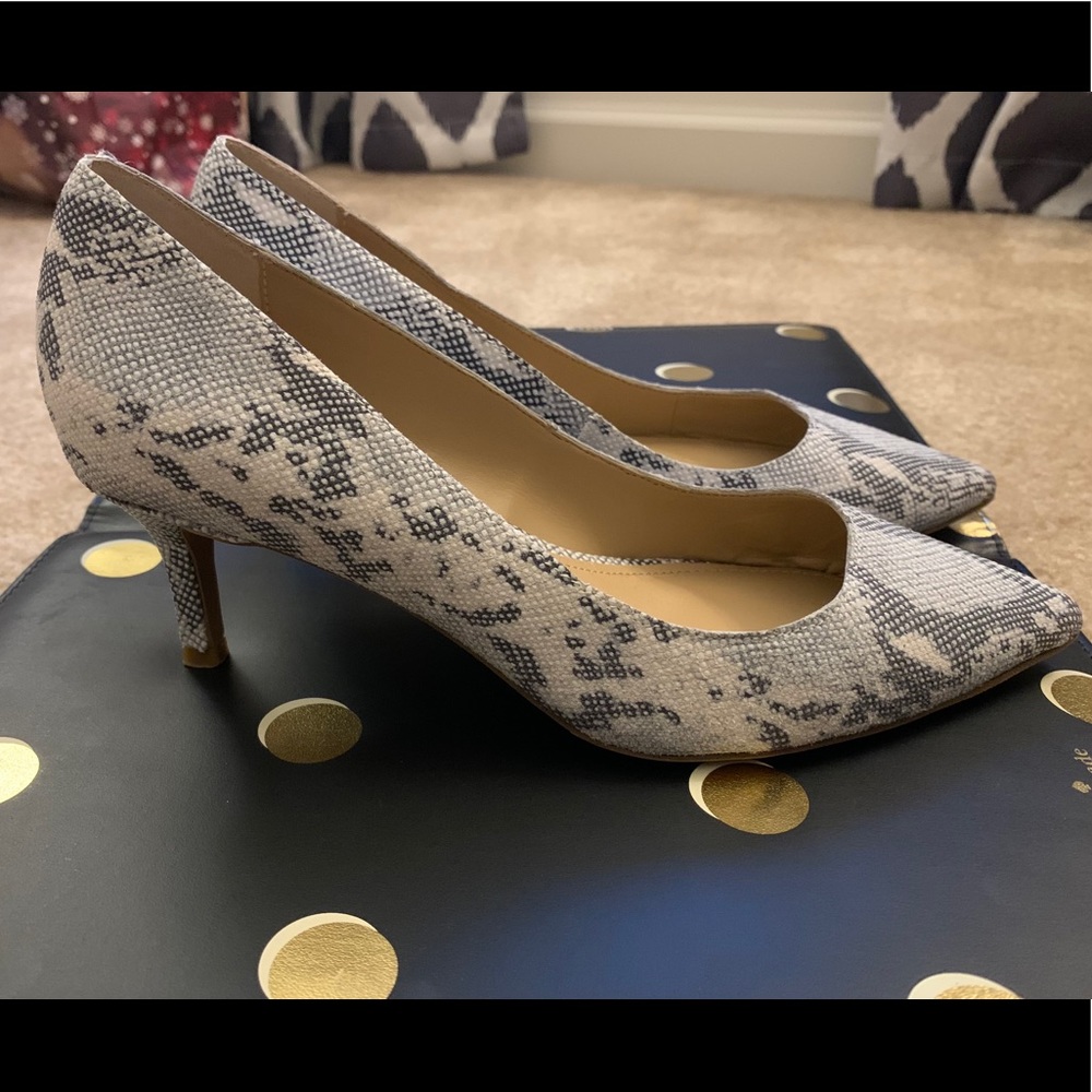 Gili pumps- light grey animal print